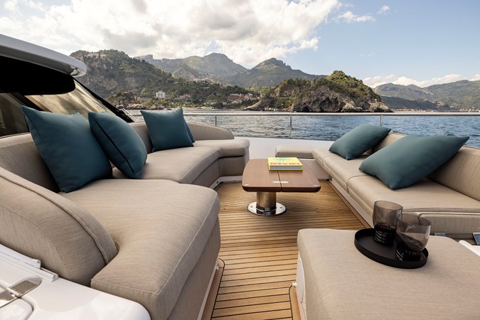 Photo of AZIMUT YACHTS Magellano 60 60' 8
