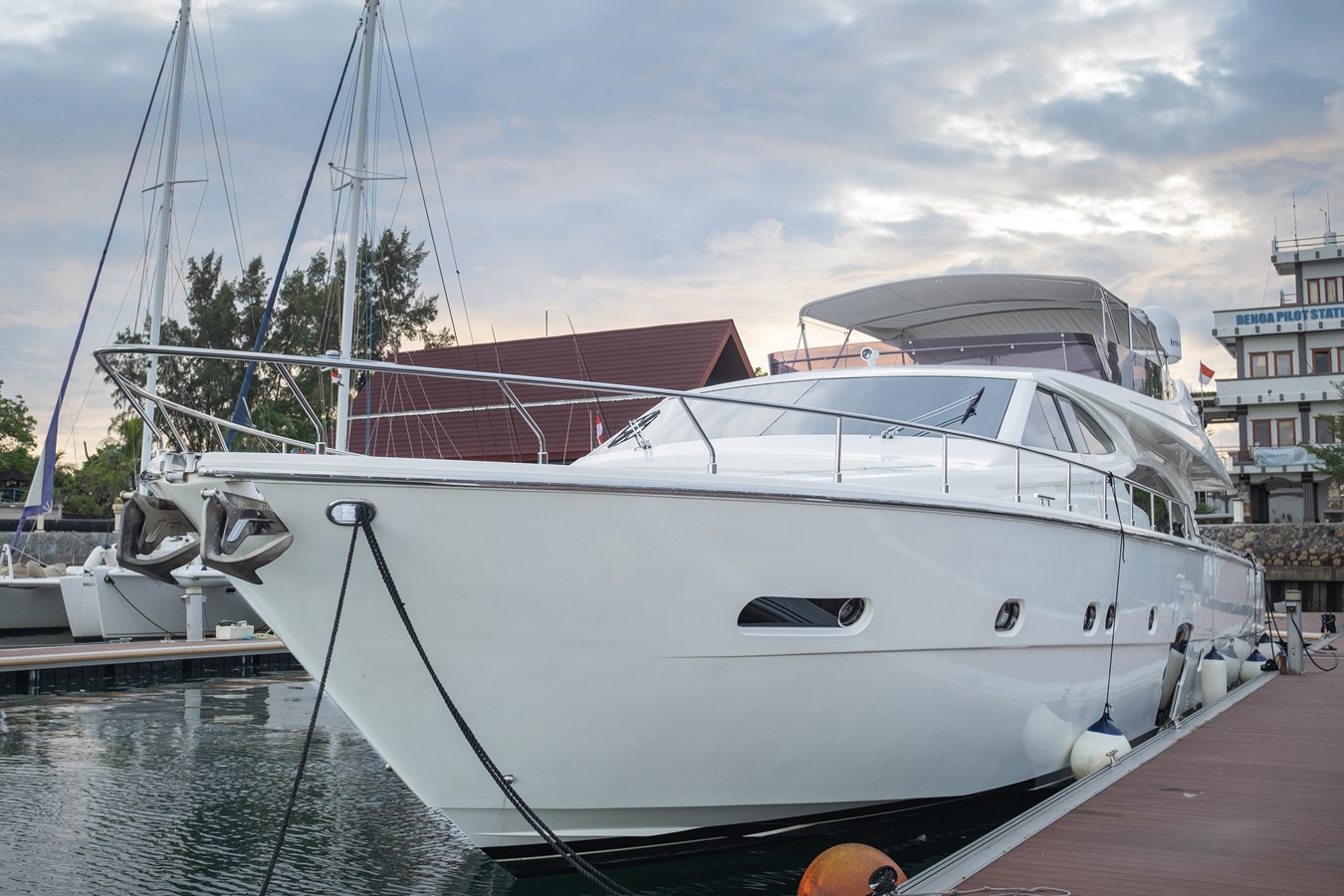 Ferretti 780 FERRETTI — FERRETTI