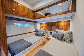 2021 RIVIERA 6000 Sport Yacht Platinum Edition - photo 10