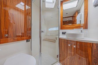 2021 RIVIERA 6000 Sport Yacht Platinum Edition - photo 12