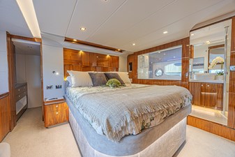 2021 RIVIERA 6000 Sport Yacht Platinum Edition - photo 18