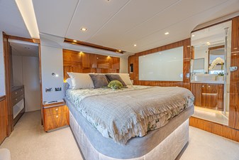 2021 RIVIERA 6000 Sport Yacht Platinum Edition - photo 19