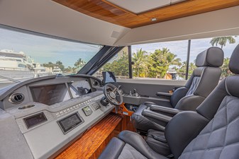 2021 RIVIERA 6000 Sport Yacht Platinum Edition - photo 26