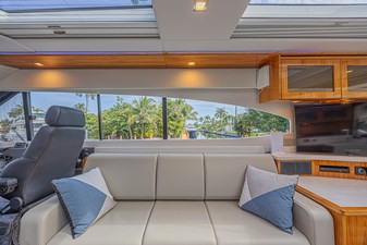 2021 RIVIERA 6000 Sport Yacht Platinum Edition - photo 33