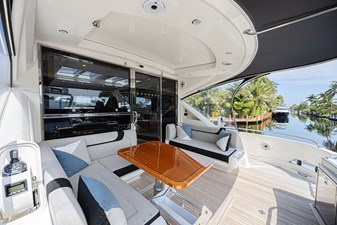 2021 RIVIERA 6000 Sport Yacht Platinum Edition - photo 8