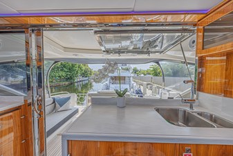 2021 RIVIERA 6000 Sport Yacht Platinum Edition - photo 9