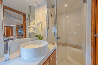 2021 RIVIERA 6000 Sport Yacht Platinum Edition - photo 58