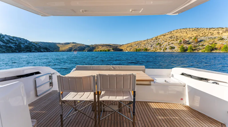 550 2022 57' 2" FERRETTI YACHTS