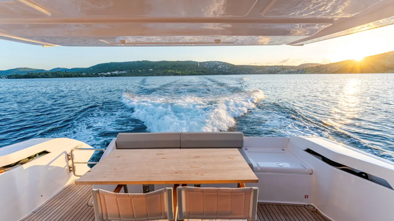 550 2022 57' 2" FERRETTI YACHTS