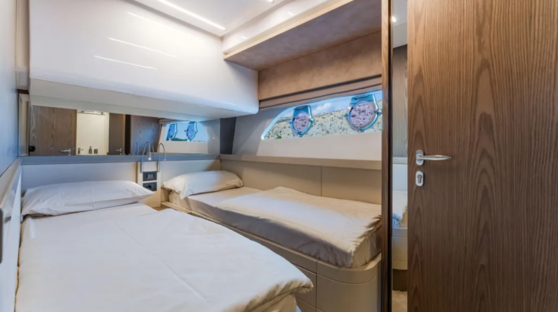 550 2022 57' 2" FERRETTI YACHTS