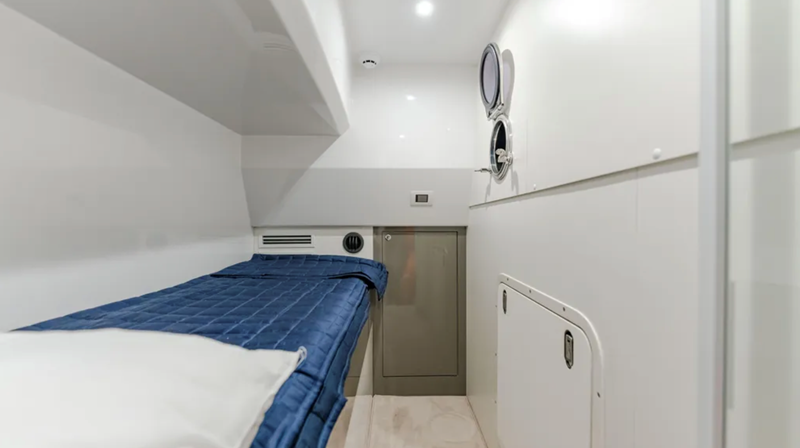 550 2022 57' 2" FERRETTI YACHTS