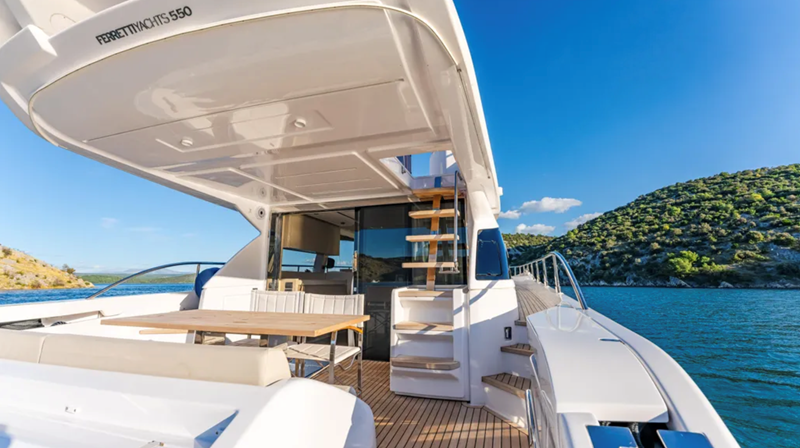 550 2022 57' 2" FERRETTI YACHTS