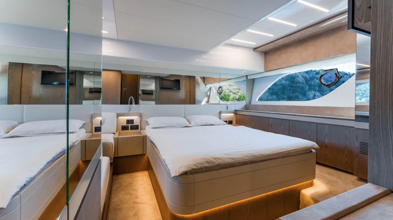 550 2022 57' 2" FERRETTI YACHTS