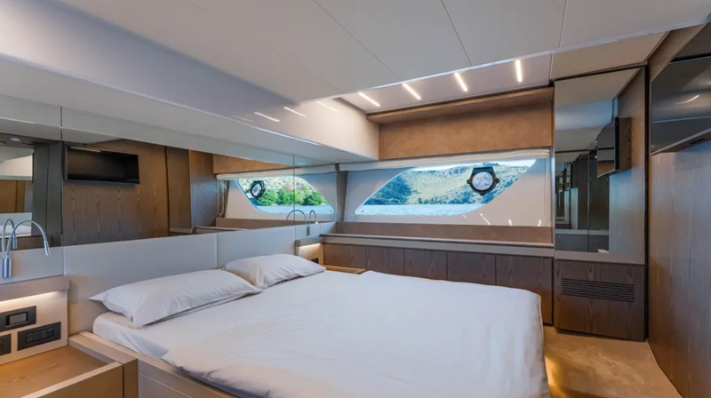 550 2022 57' 2" FERRETTI YACHTS