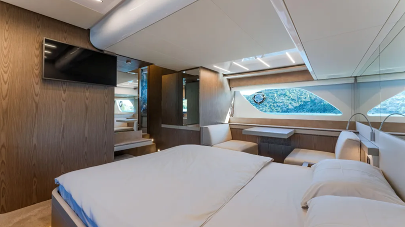 550 2022 57' 2" FERRETTI YACHTS