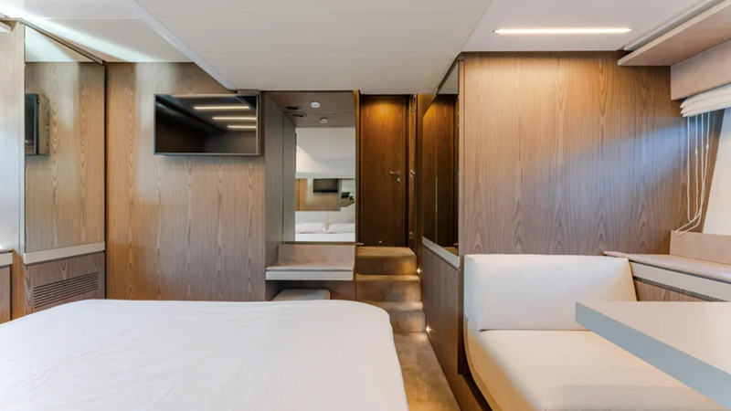 550 2022 57' 2" FERRETTI YACHTS