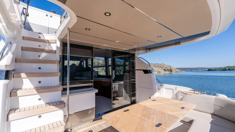 F55 2021 58' 0" PRINCESS