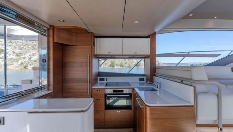 F55 2021 58' 0" PRINCESS