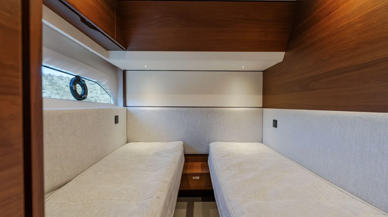 F55 2021 58' 0" PRINCESS