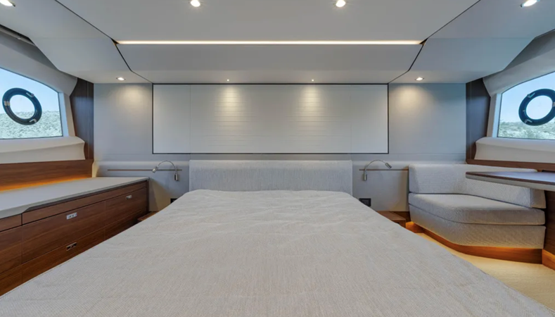 F55 2021 58' 0" PRINCESS