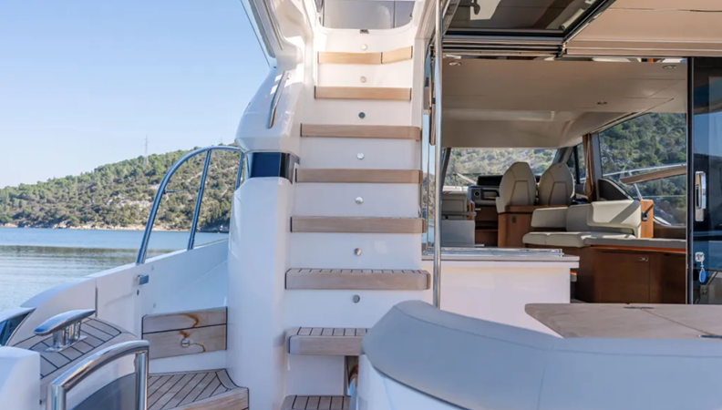 F55 2021 58' 0" PRINCESS