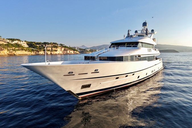 Photo of LURSSEN ENVY 134' 4