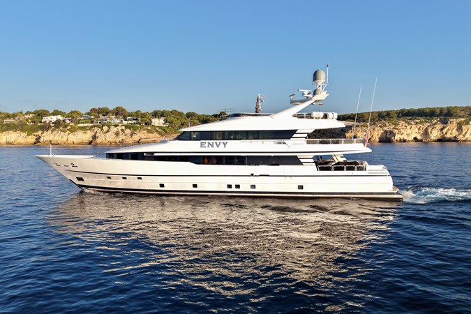 Photo of LURSSEN ENVY 134' 4