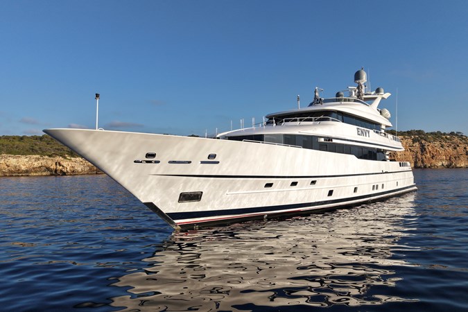 Photo of LURSSEN ENVY 134' 4