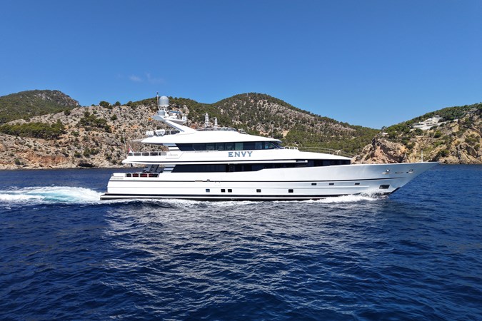 Photo of LURSSEN ENVY 134' 4