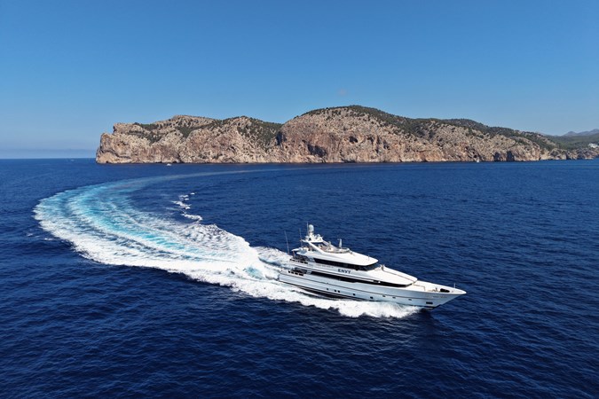 Photo of LURSSEN ENVY 134' 4