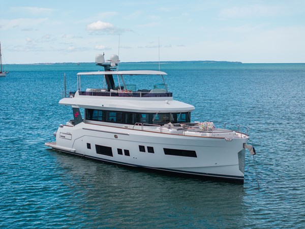 2019 &bull; Sirena &bull; 64 Flybridge &bull; Amor Fati