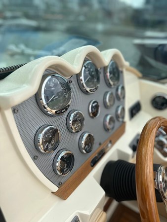 Photo of CHRIS CRAFT Chris-Craft Launch 28 2013 29' 10