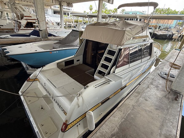 Photo of CUSTOM Caribbean Express 42'