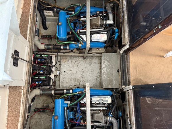 Photo of CUSTOM Caribbean Express 42'