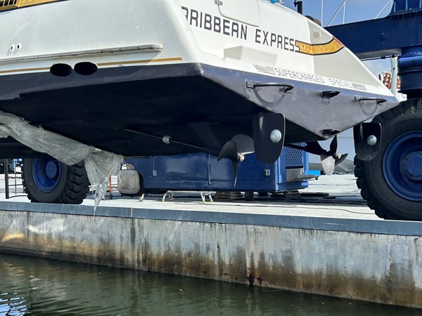 Photo of CUSTOM Caribbean Express 42'