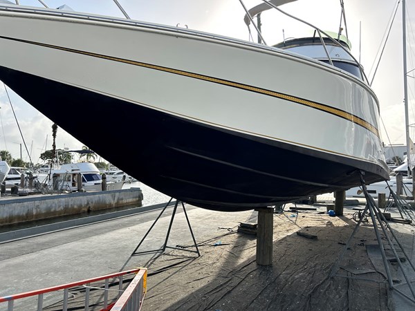 Photo of CUSTOM Caribbean Express 42'