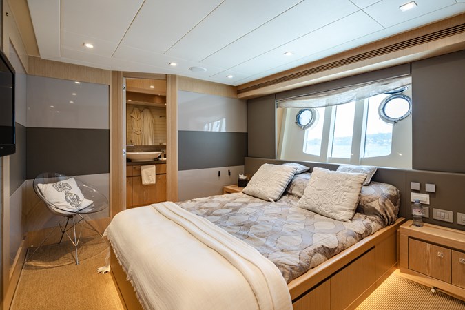 Photo of FERRETTI CUSTOM LINE GIADA 86' 1