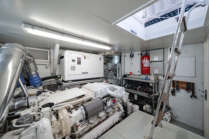 Photo of FERRETTI CUSTOM LINE GIADA 86' 1