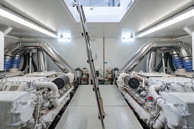 FERRETTI CUSTOM LINE GIADA Yacht à Vendre