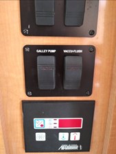 2009 RINKER 280 Express Cruiser - photo 9