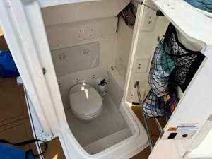 2021 ROBALO R242 Center Console - photo 18
