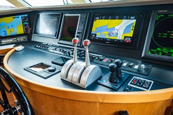 HATTERAS 1995 LONE STAR Vessel #447086 - Photo Helm 50