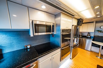 HATTERAS 1995 LONE STAR Vessel #447086 - Photo Galley Forward 59