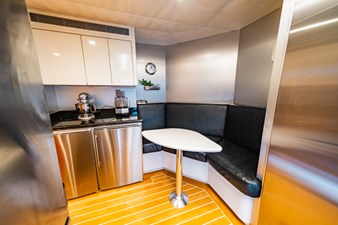 HATTERAS 1995 LONE STAR Vessel #447086 - Photo Galley to Stbd 60