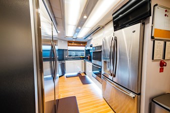 HATTERAS 1995 LONE STAR Vessel #447086 - Photo Galley Looking to Port 61