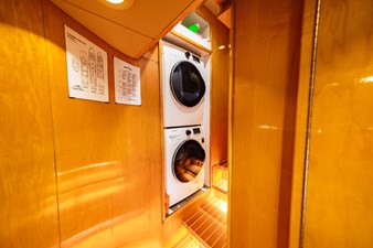 HATTERAS 1995 LONE STAR Vessel #447086 - Photo Second Washer Dryer 64