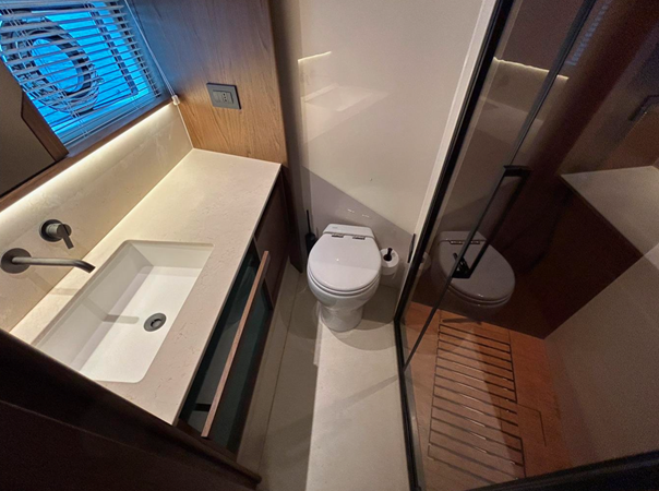 72 FLY 2024 74' 5" AZIMUT YACHTS