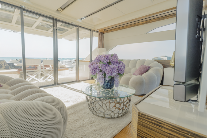 ABSOLUTE 70 STY 2010 72' 2" ABSOLUTE