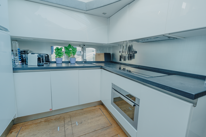 ABSOLUTE 70 STY 2010 72' 2" ABSOLUTE