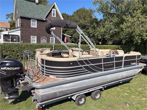 25' SOUTH BAY 2013 524 E 456006